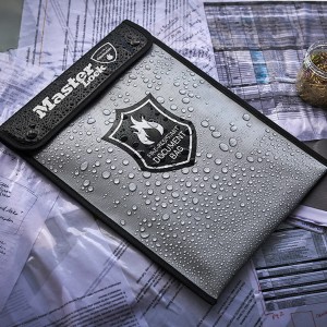 Master Lock Dokumententasche, feuer- und wasserbeständig, 2,8 l Fassungsvermögen.