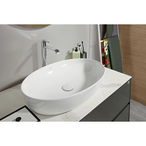 Ovales, weißes Villeroy & Boch Artis Aufsatzwaschbecken (61x41 cm) mit CeramicPlus Beschichtung.