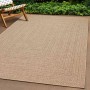 Rechteckiger vidaXL Outdoor-Teppich ZIZUR 240x340 cm in heller Jute-Optik aus Polypropylen auf Terrasse.