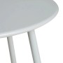 Runder, grauer Metall-Beistelltisch für den Garten. Detail der Tischplatte und Beine.