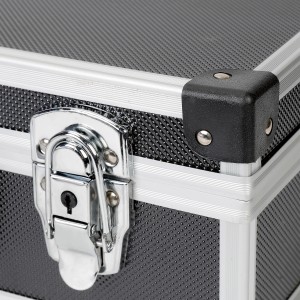 Detailaufnahme: LUX Werkzeugkoffer Set, 3-teilig, mit Alurahmen und Schnappverschluss.