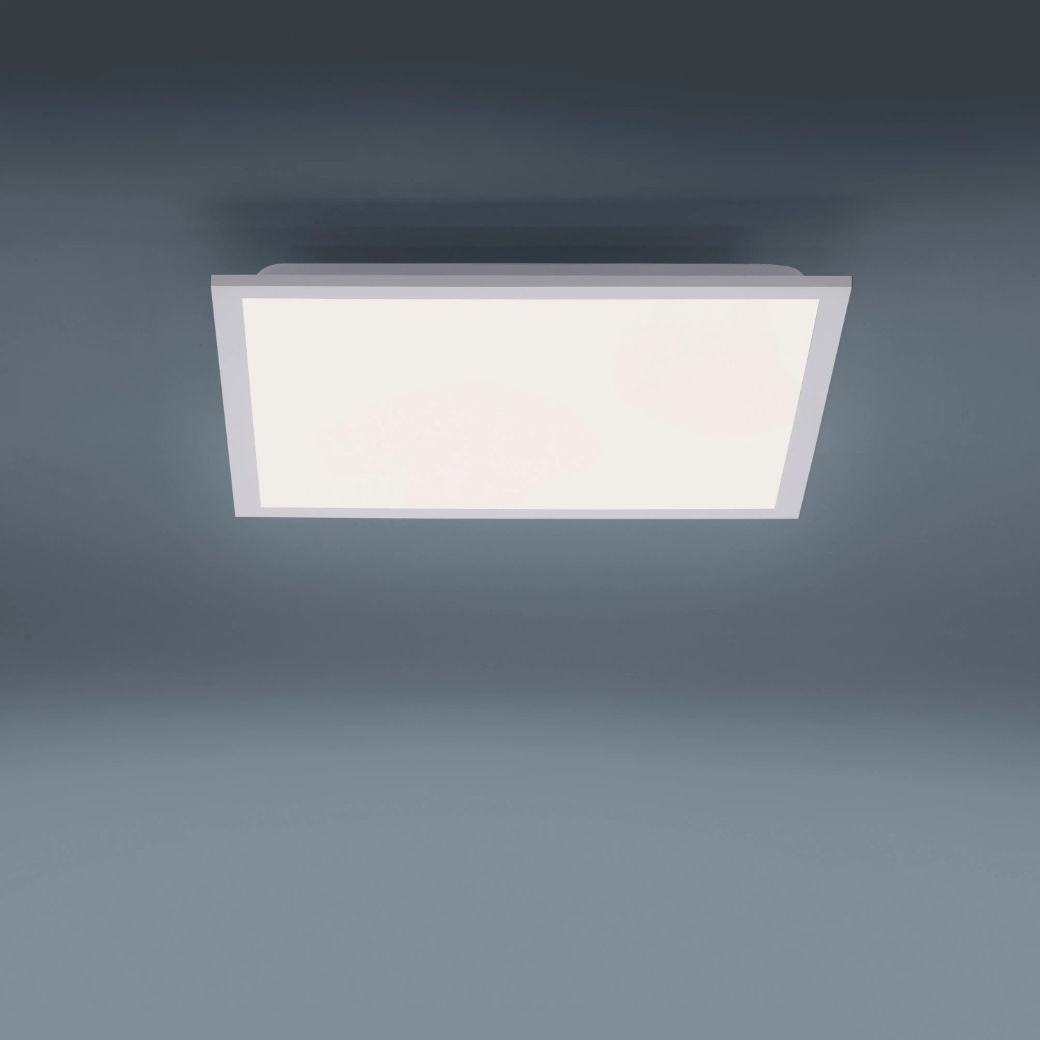 Weißes Just Light LED-Panel Fleet, 44,5x44,5 cm, Deckenleuchte mit Bewegungsmelder.