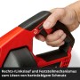 Einhell Akku-Rohrreiniger TE-DA 18/760 Li Solo in roter Farbe mit Hand am Griff.