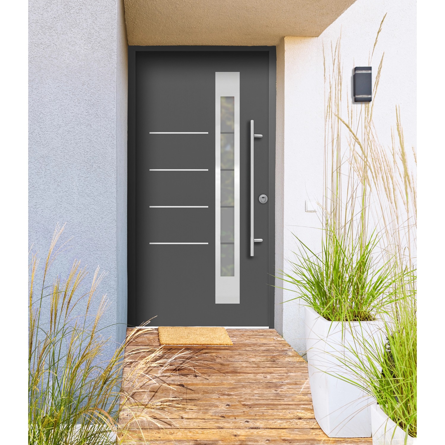 Moderne anthrazitfarbene Splendoor Sicherheits-Haustür Berlin Prime RC2K mit Edelstahlapplikationen.