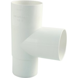 Weißer Marley Rohrabzweig 87 Grad DN 53/53 für Kunststoff-Dachrinnen.