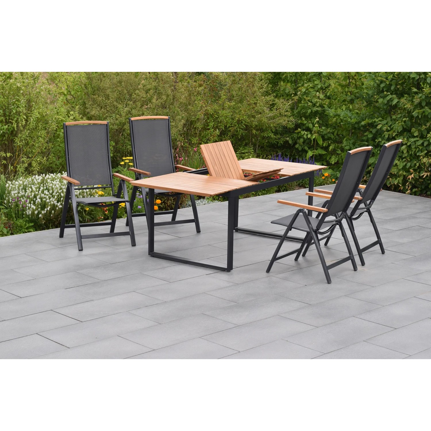 Merxx Gartenmöbelset Siena, 5-teilig mit Klappsesseln und Ausziehtisch aus Akazienholz und grauem Textil.