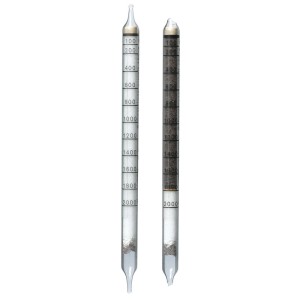Dräger Röhrchen für Schwefelwasserstoff Gasmessung. Zwei Glas-Messröhrchen, eines klar, eines mit braunem Farbumschlag.