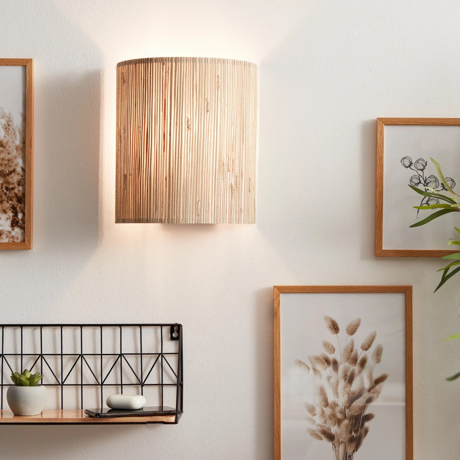 Philips Wandleuchte Sue – 1x60W, Braun, IP44, Für Außenbereich & Feuchträume