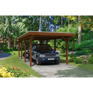 Skan Holz Carport Spessart, Nussbaum, mit Auto. Flachdach-Carport aus Leimholz mit Aluminium-Dachplatten.
