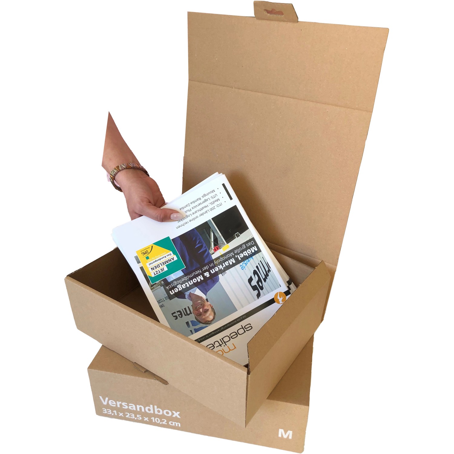 Offener Versandkarton M (33,1x23,5x10,2 cm) mit Inhalt. Ideal zum Verschicken von Waren.