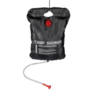 Schwarze 20 l Solardusche für Camping mit Temperaturanzeige und Brauseschlauch.