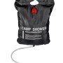 Schwarze 20 l Solardusche für Camping mit Temperaturanzeige und Brauseschlauch.