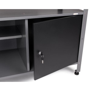 Werkbank Klaus 120cm mit geöffneter, abschließbarer Tür und Schlüssel.