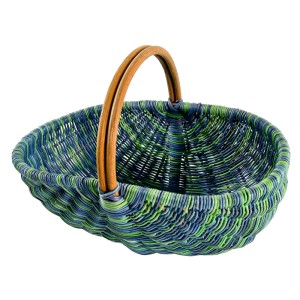 Geflochtener, blauer Kobolo Einkaufskorb aus Rattan mit Holzgriff, 50x35x37 cm.
