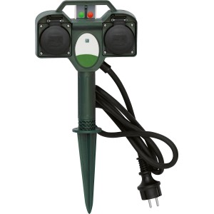 Grüne 2-fach Außensteckdose mit Erdspieß und Fernbedienung für den Garten.