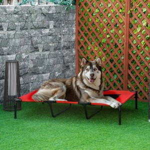 Rotes PawHut Hundebett Outdoor: Erhöhte Liege für Hunde und Katzen im Garten.