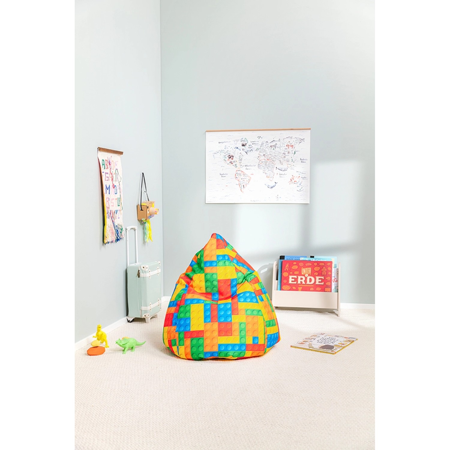 Bunter Sitting Point Sitzsack Bricks 120 l im Kinderzimmer.