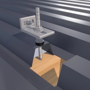 Solar Winkeladapter Pro zur Befestigung von Solarprofilen auf einem Dach.