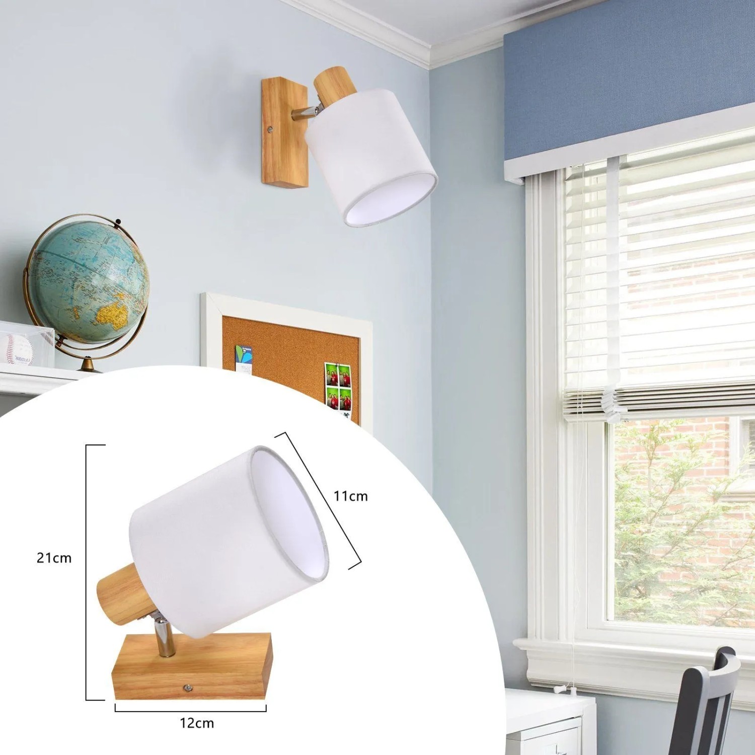 NETTLIFE Deckenstrahler aus Holz mit weißem Stoffschirm, drehbar, an blauer Wand. Moderner E14 Spot für flexible Beleuchtung.