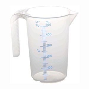 Transparenter Max4car Messbecher 0,5 L aus PP mit blauer Skala und Griff für präzise Messungen.