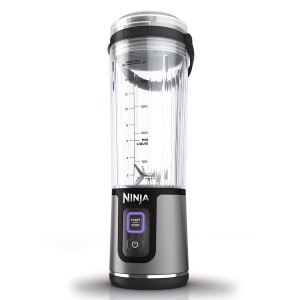 Kabelloser Ninja Mixer Blast BC151EUBK in Schwarz, ideal für Smoothies unterwegs.