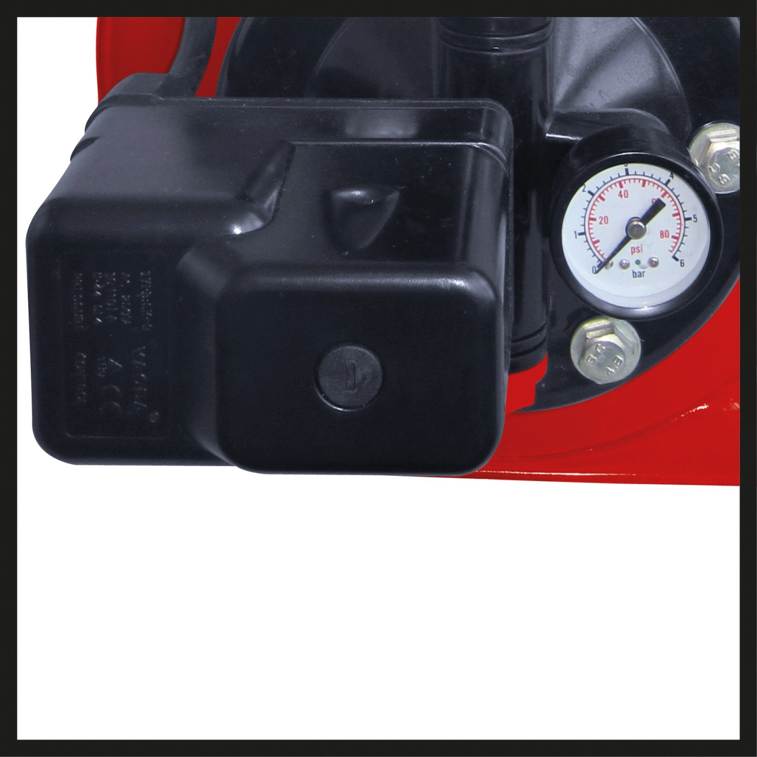 Detailaufnahme: Einhell Hauswasserwerk GC-WW 6538 Set mit Druckschalter und Manometer.