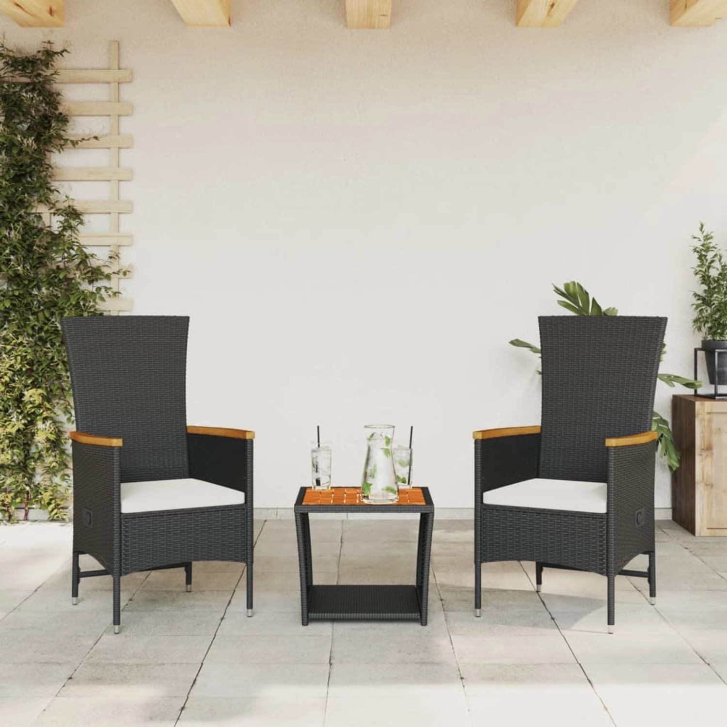 3-teilige Garten-Essgruppe aus schwarzem Poly Rattan mit Tisch und 2 Sesseln mit Kissen.