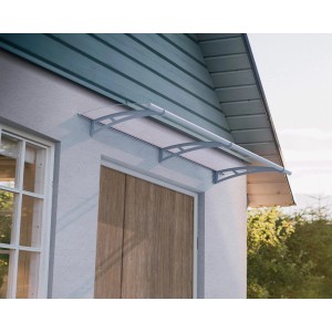 Hellgraues Palram Canopia Vordach Aquila 92x206 cm über einer Haustür.