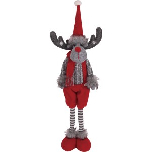 Stoff-Rentier mit roter Mütze, Schal und grauen Geweih als Weihnachtsdekoration.