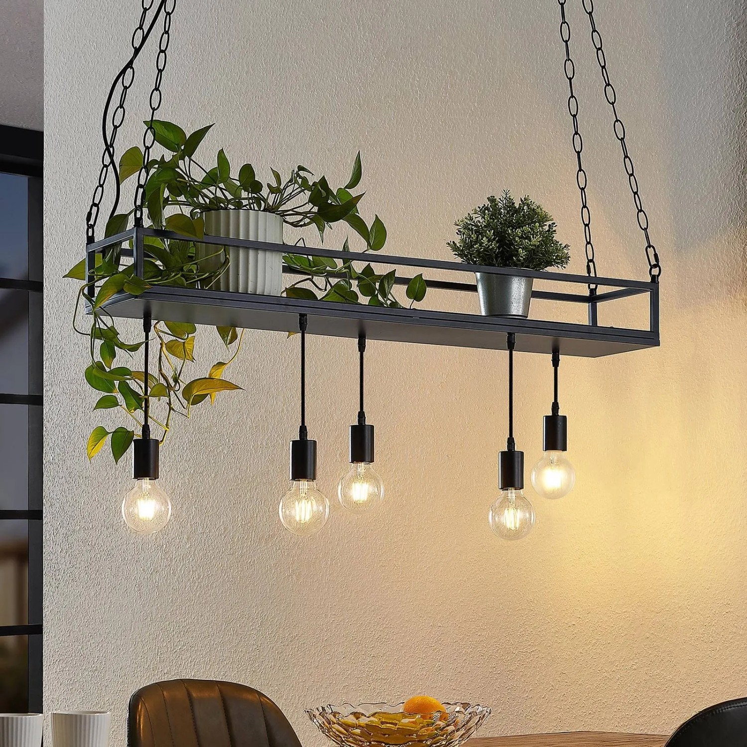 Schwarze Lindby Kirista Pendelleuchte aus Metall, 5 E27 Fassungen, Ablage für Pflanzen, Retro-Design.