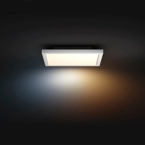 Quadratische, weiße Philips Hue LED-Panelleuchte Aurelle White Ambiance, 30x30 cm, mit warmweißem Licht.