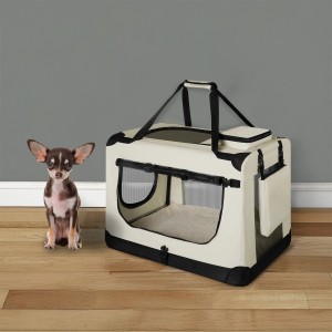 Beige Juskys Hundetransportbox Lassie S mit kleinem Hund davor. Faltbare Hundebox mit Tragegriffen.