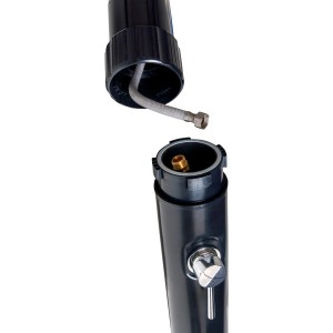 Gre PVC-Solardusche 20 l, Detailaufnahme der Montage mit Schlauchanschluss.