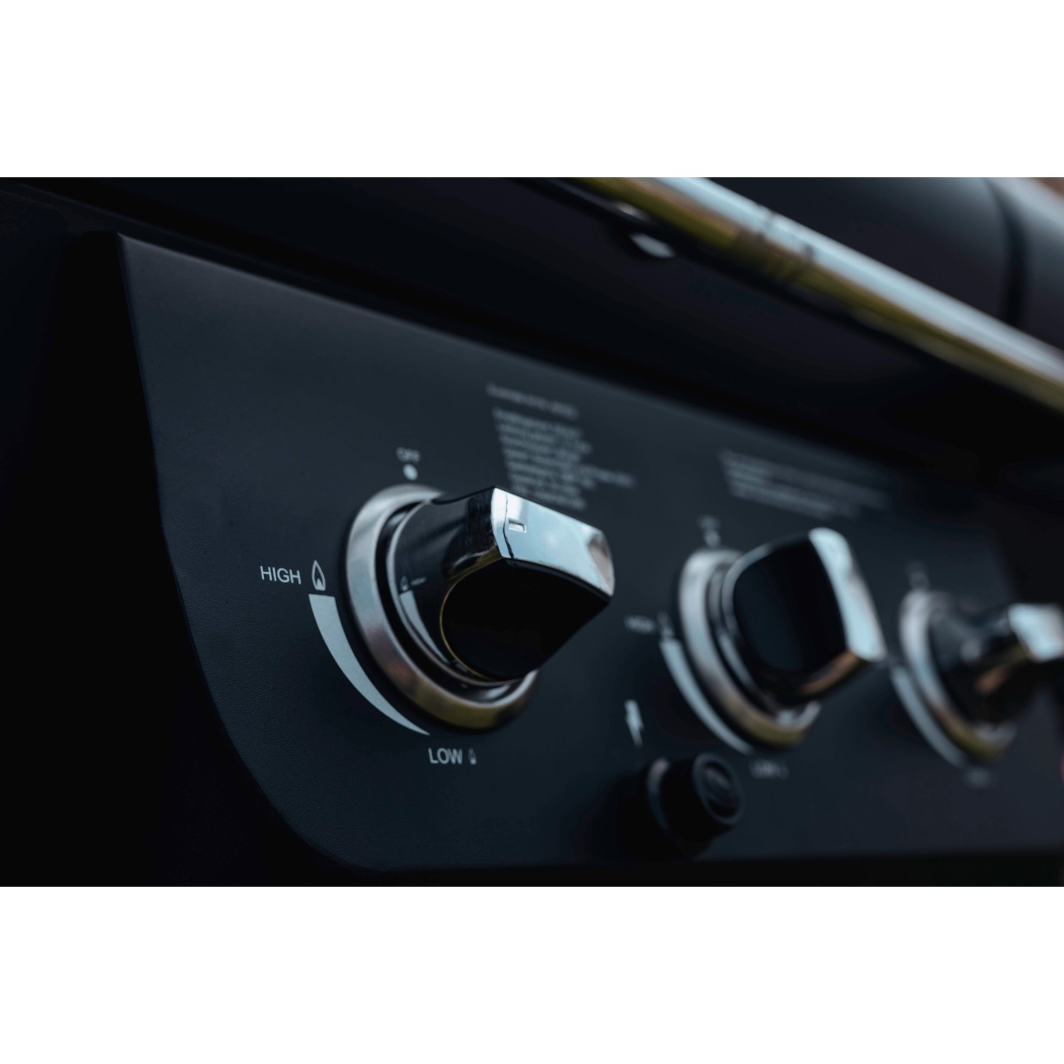 Detailaufnahme: Drehregler des Jamestown Kombigrill Drake für präzise Temperatursteuerung.