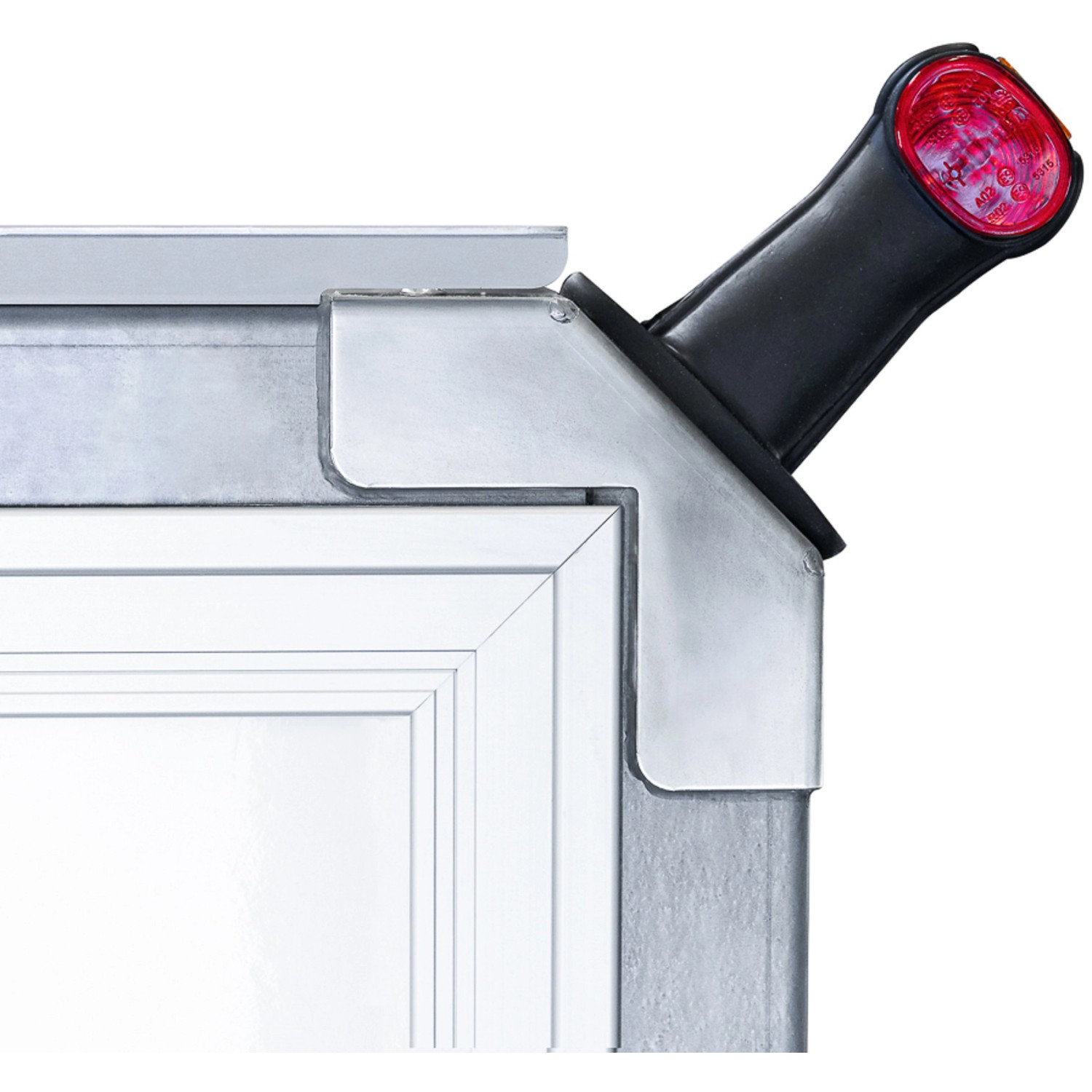 Detailaufnahme Stema Kofferanhänger 1300 Sandwich: Rücklicht und Aufbau.