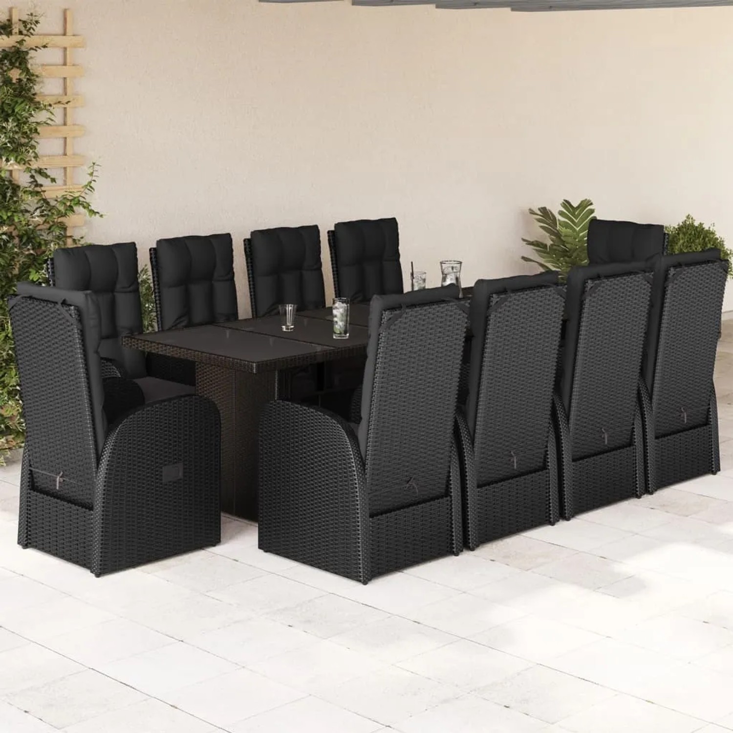 Schwarze 11-tlg. vidaXL Garten-Essgruppe aus Poly Rattan mit Tisch und Sesseln mit Kissen.