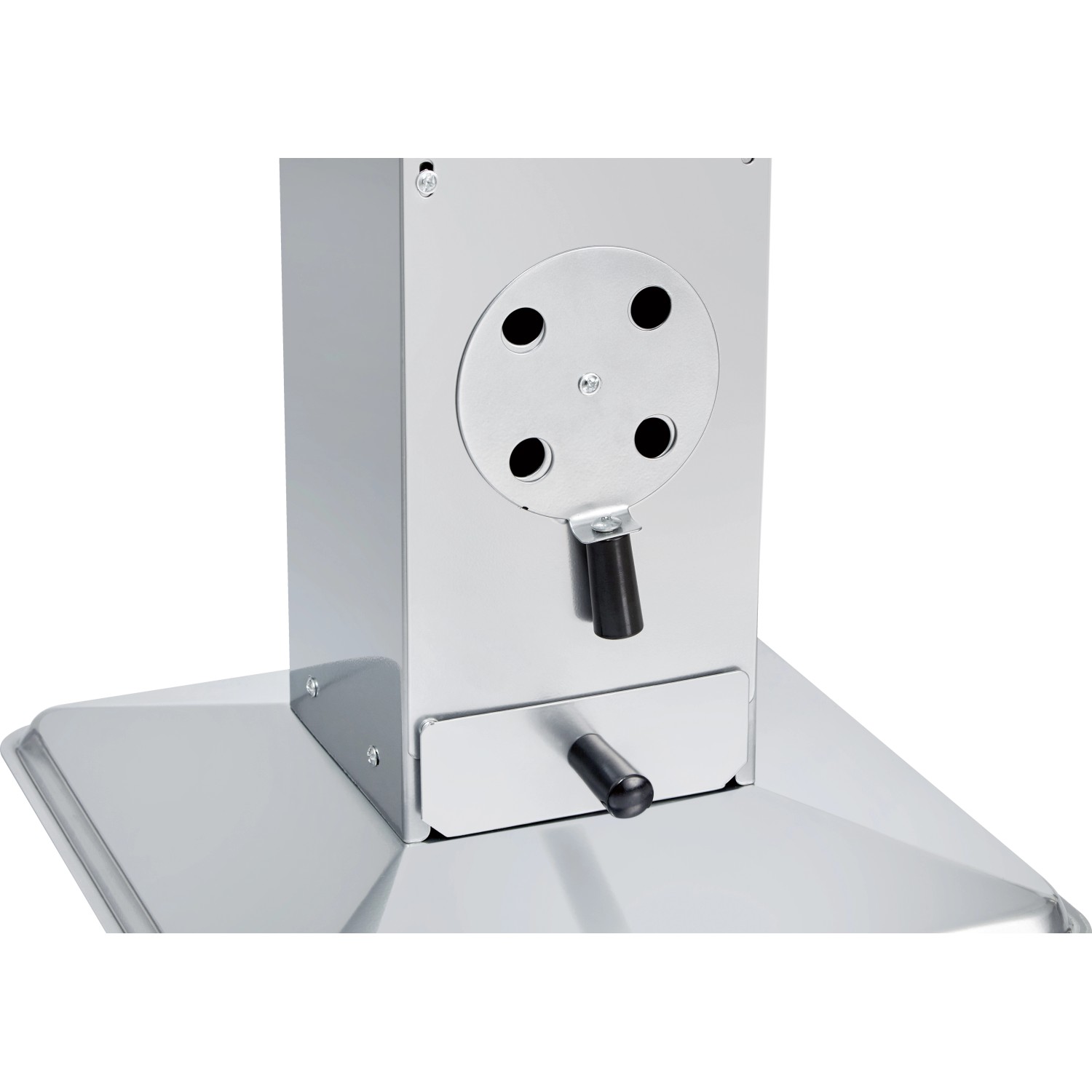 Detailansicht Säulen-Holzkohlegrill: Stahlsockel mit Belüftung und Ascheschublade.