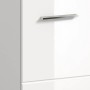 Detailaufnahme: Weißer OBI Bad-Einbauschrank Ice (30x80x30cm) mit silbernem Griff.