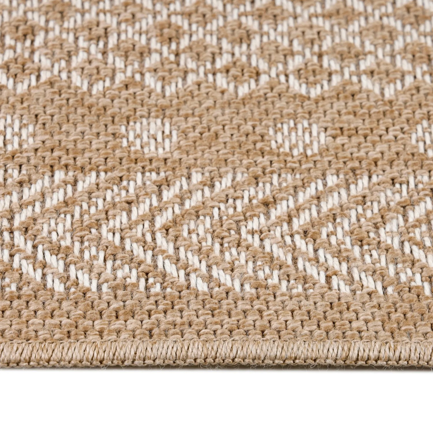 Detailansicht des beigen Ayyildiz Outdoor-Teppichs Dhaka mit Vintage-Muster.