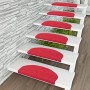 15er-Set rote Sisal Stufenmatten (24x65cm) auf weißer Treppe. Treppenschutz für mehr Sicherheit.