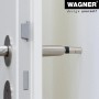 Wagner Wandtürstopper in Edelstahl-Optik an weißer Wand montiert.