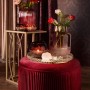 Dekoratives, rundes Tablett Blush Bordeaux (Ø 30 cm) aus Glas und Messing mit Spiegelboden.