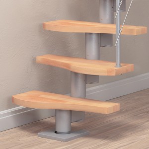 Dolle Mittelholmtreppe Basel, Buche perlgrau, variable Geschosshöhe bis 315 cm, mit Geländer.