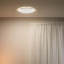 Weiße, runde WiZ LED-Deckenleuchte SuperSlim mit tunable white Funktion an Zimmerdecke.