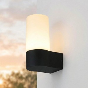 Moderne, dimmbare LED Außenwandleuchte mit Farbwechsel und App-Steuerung.