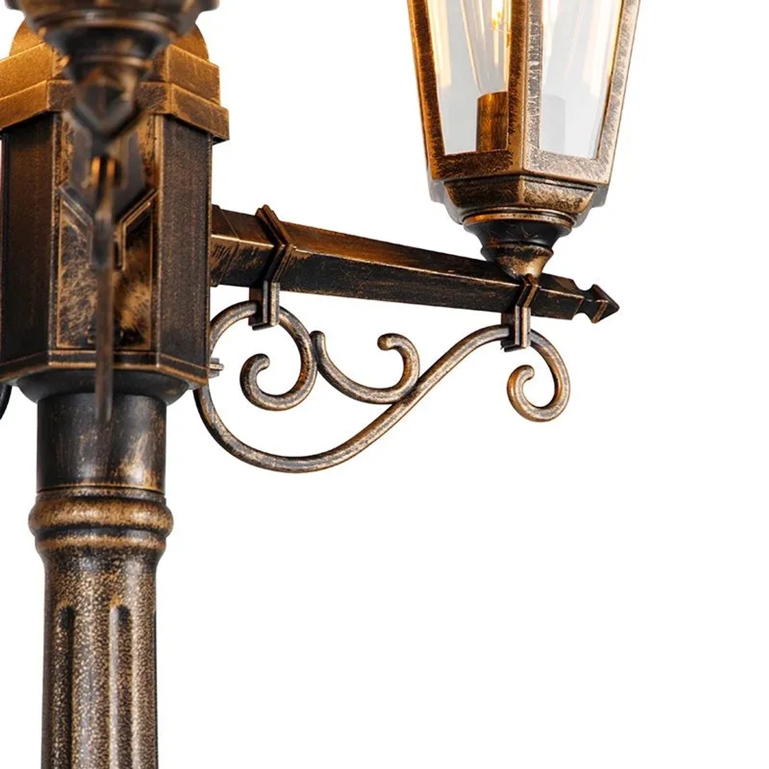 Detailaufnahme: Antike goldene 3-flammige Außenlaterne New Haven von QAZQA, IP44.