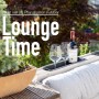 Anthrazit Paletten Blumenkasten Einsatz als Ablage für Wein in Lounge-Möbeln. Vielseitiger Pflanzkasten für Europalette.