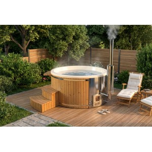 Finntherm Badefass Stockholm aus Thermoholz, Ø 200 cm mit Ofen und Minibar auf Holzterrasse.