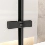 Detailaufnahme: Schwarze Scharniere der AICA Faltwand für Dusche/Badewanne.