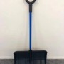 Westfalia Schneeschaufel teleskopierbar, blauer Stahlstiel, schwarze Kunststoffschaufel. Für Winterdienst.